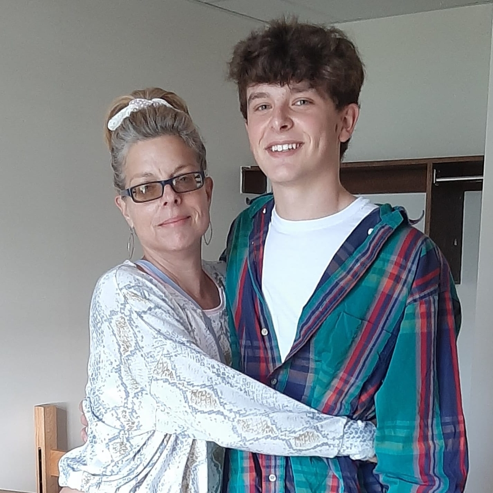 Meet your Posher, Lois